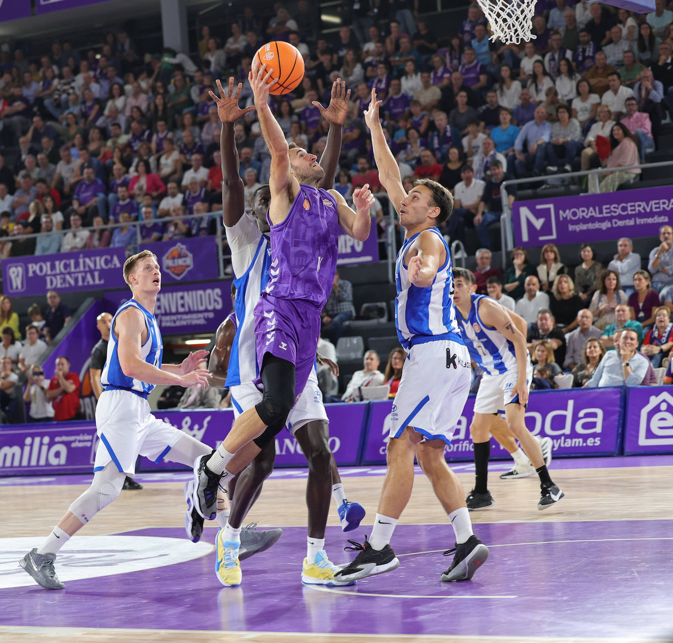 Estreno en casa con victoria del Palencia Baloncesto