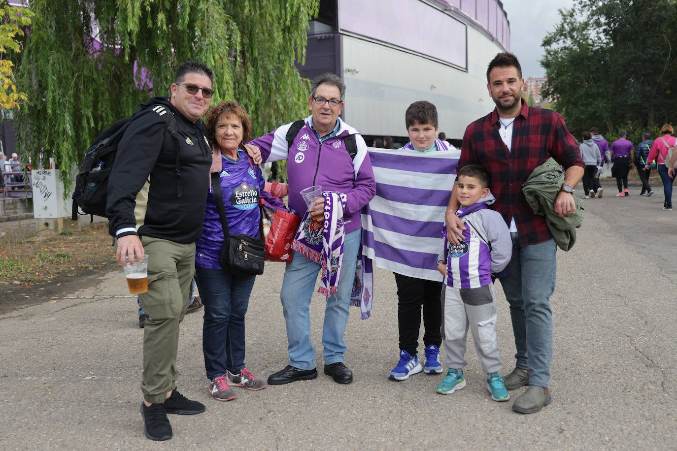 Búscate en la grada del estadio José Zorrilla (1/4)