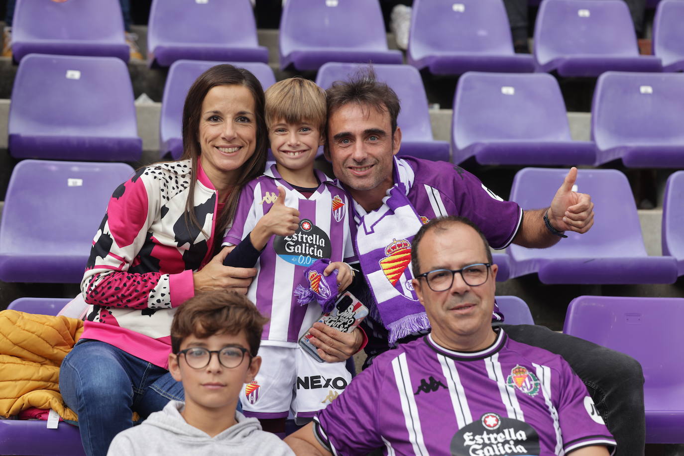 Búscate en la grada del estadio José Zorrilla (1/4)