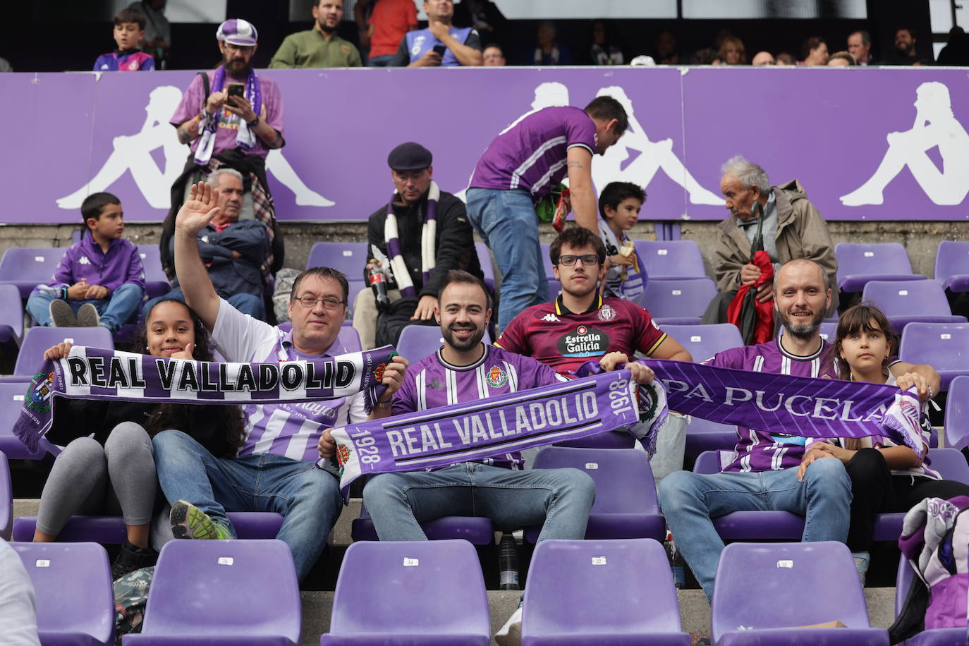 Búscate en la grada del estadio José Zorrilla (1/4)