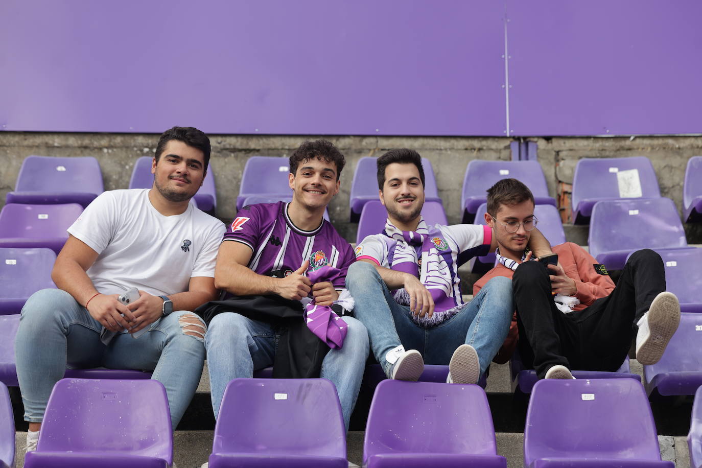 Búscate en la grada del estadio José Zorrilla (1/4)