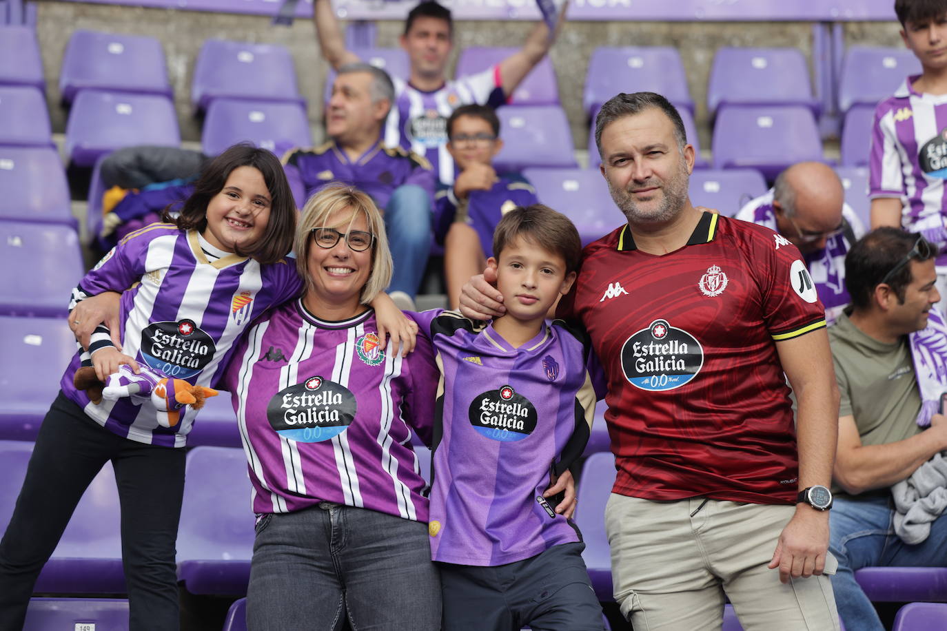 Búscate en la grada del estadio José Zorrilla (2/4)