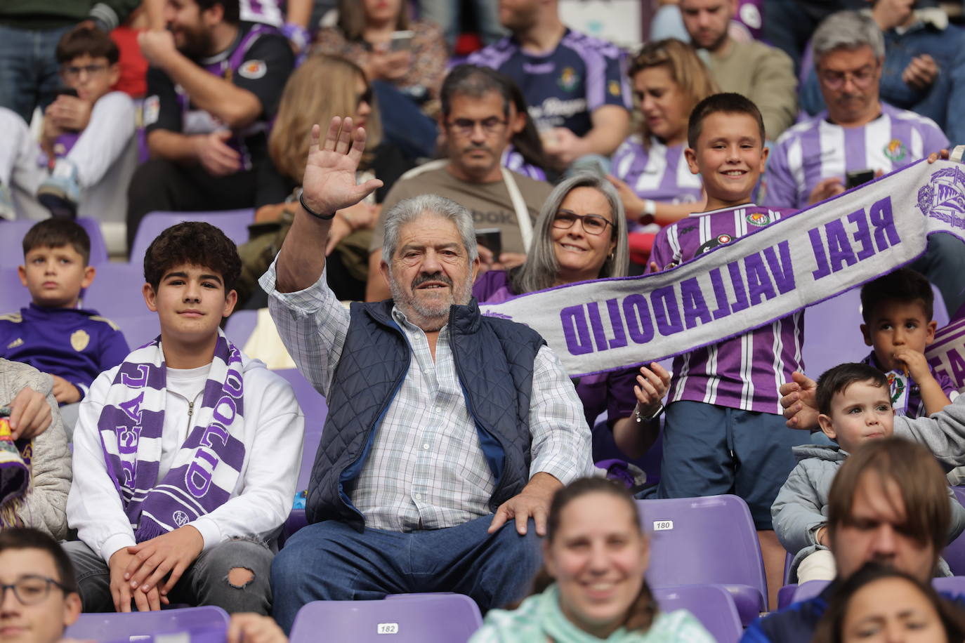 Búscate en la grada del estadio José Zorrilla (2/4)