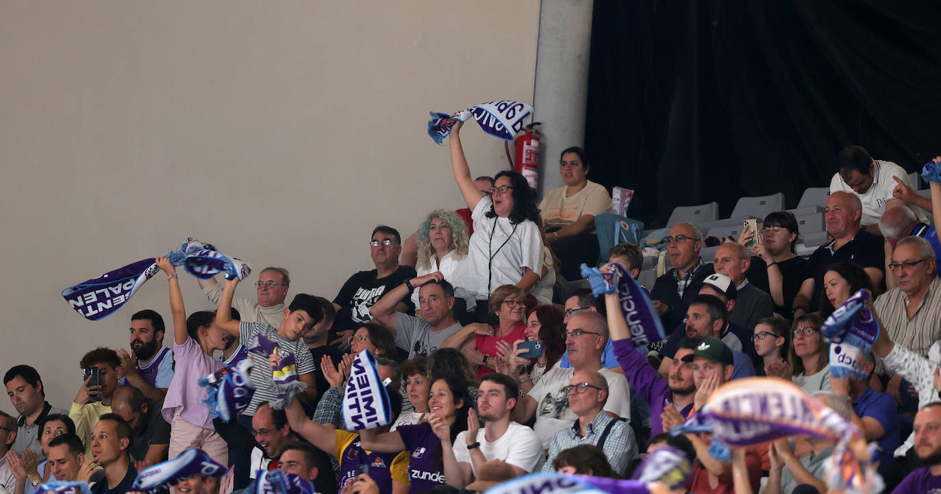 Búscate en las gradas del Pabellón animando al Palencia Baloncesto