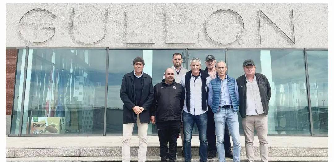 Quique Setién comparte su pasión con los vecinos de Aguilar