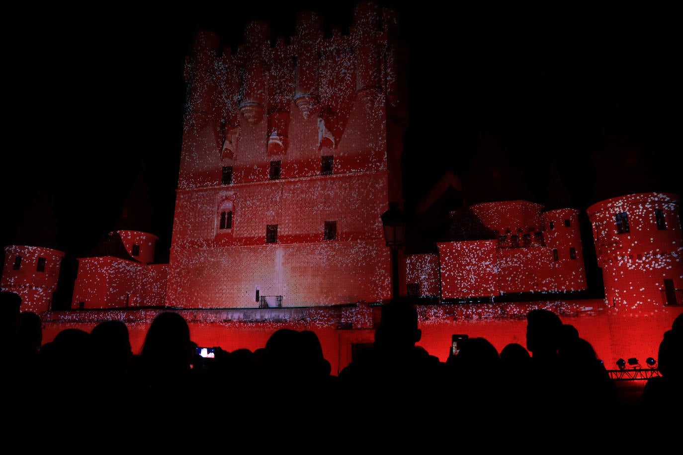 Videomapping y viandas de Isabel I, en imágenes