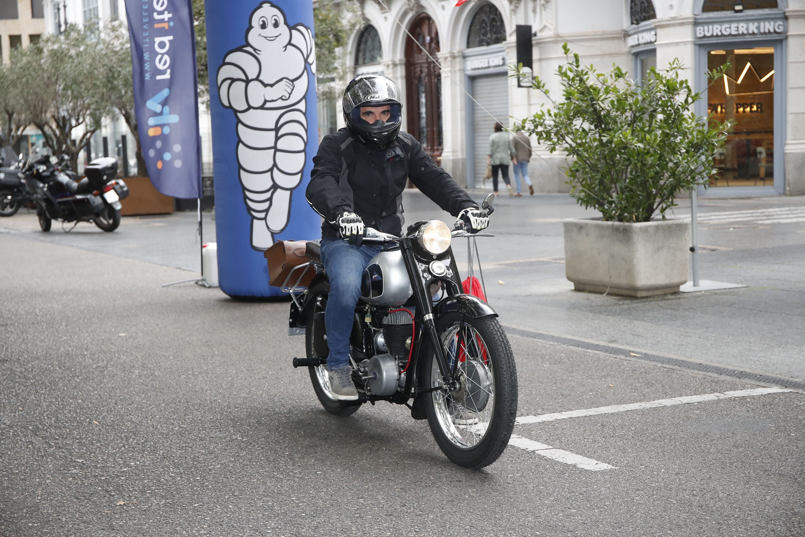 Búscate entre los participantes de Valladolid Motor Vintage (3/9)