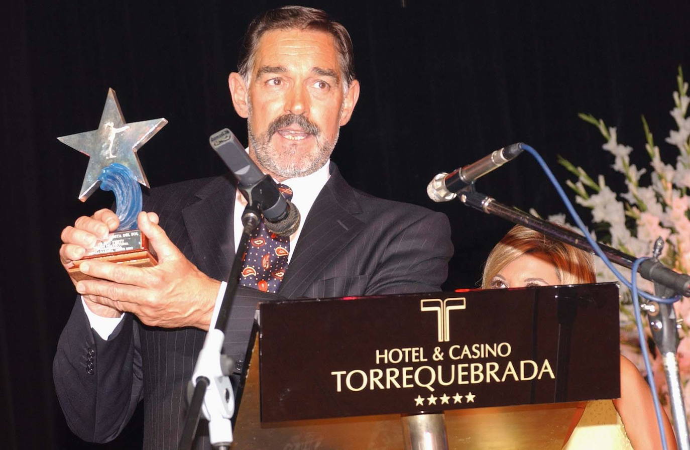 Fabio Testi premiado durante la V Gala de las Estrellas de Costa del Sol en el año 2003