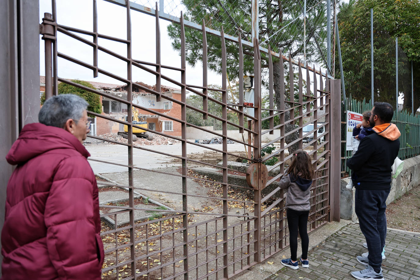 El colegio de Dueñas se reduce a escombros