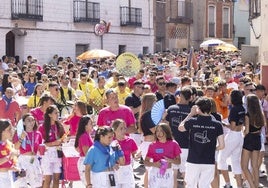 Tudela de Duero durante el desfile de peñas de sus fiestas patronales