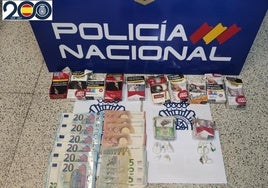 Dinero en efectivo y droga incautada por la Policía Nacional de Zamora a la pareja.