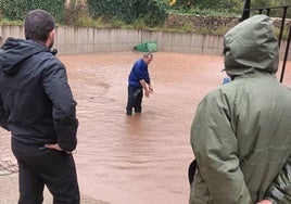 Las fuertes lluvias inundan la planta baja de la residencia de Barruelo