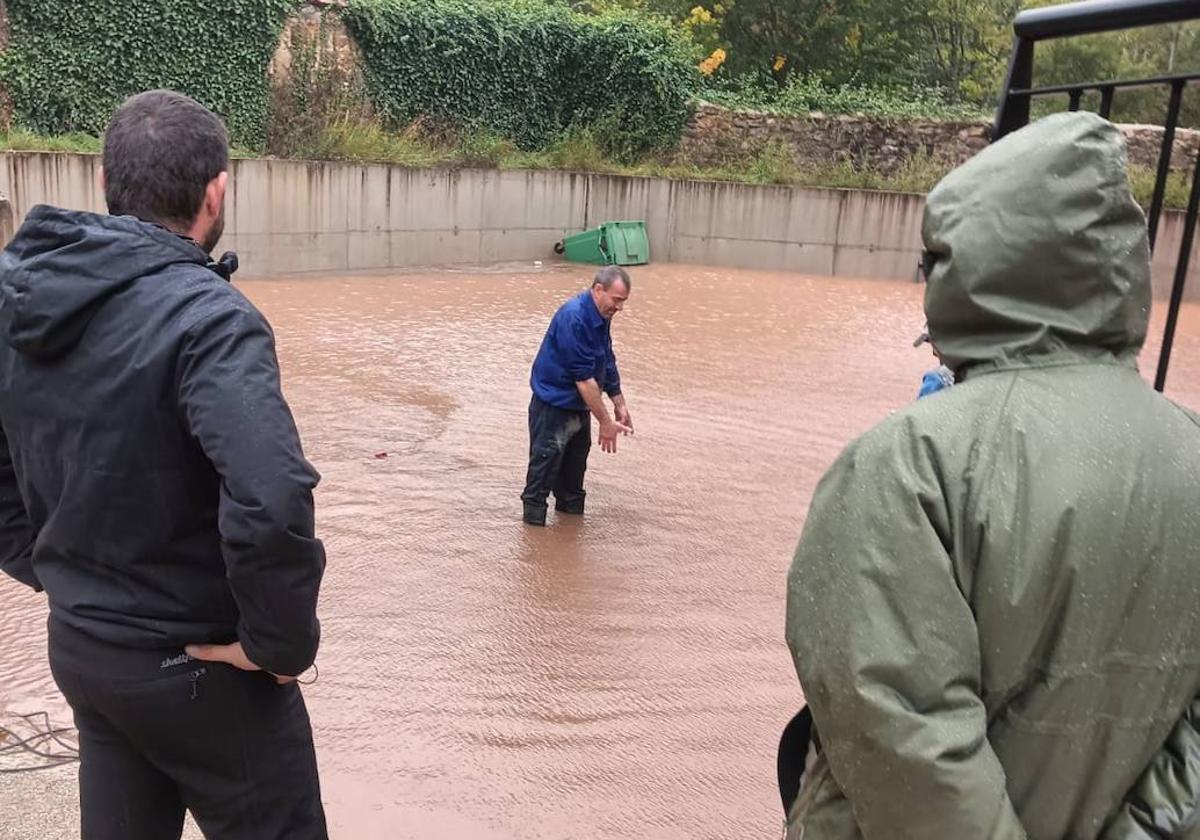 Las fuertes lluvias inundan la planta baja de la residencia de Barruelo