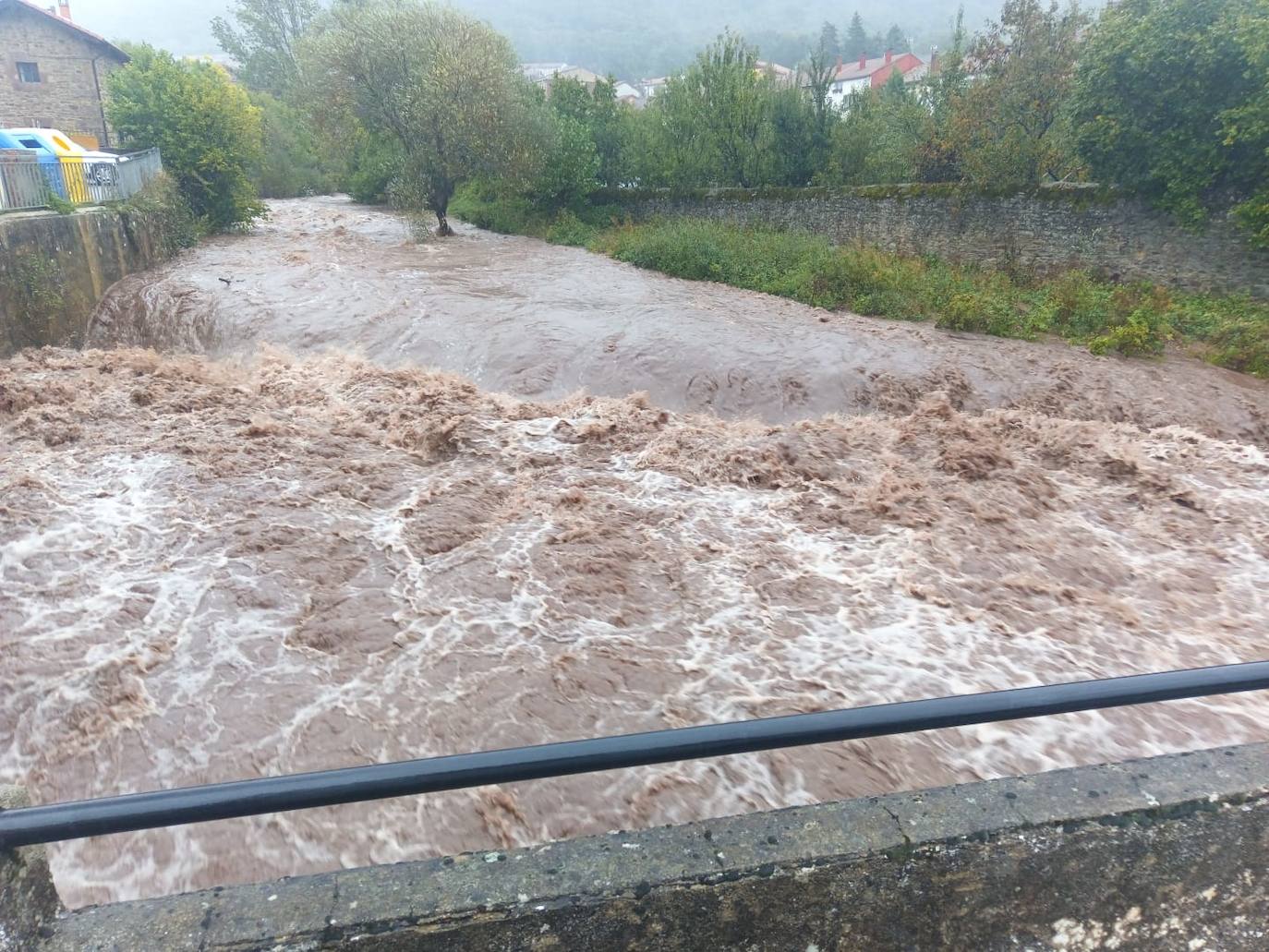 El río Rubagón se desborda en Barruelo