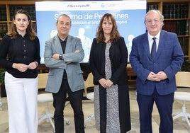 Los participantes en la mesa redonda, en la Hemeroteca de El Norte de Castilla: Cristina Estévez, Carlos Bravo, Olimpia del Águila y Enrique Cabero.