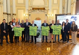 Foto de familia tras la presentación de la Marcha contra el Cáncer de Valladolid, este jueves.