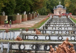 Obras de rehabilitación de la Fuente de la Cascada en el Palacio Real de La Granja