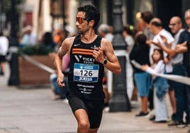 Javi Guerra, durante la media maratón que ha corrido en Albacete.