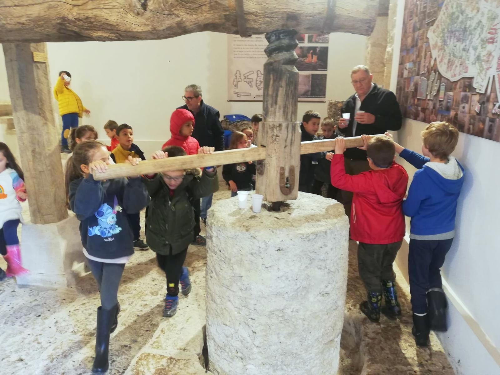 Baltanás acerca la jornada &quot;De Lagares&quot; a los alumnos del Colegio &quot;San Pedro&quot;