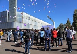 Suelta de globos en La Balastera tras la marcha, este viernes.