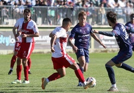 Partido entre la Segoviana y el Cacereño disputado en el campo de La Albuera en 2023.