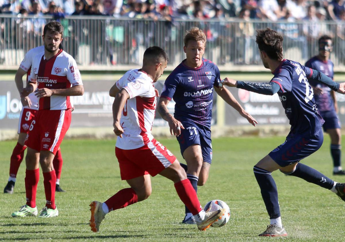 Partido entre la Segoviana y el Cacereño disputado en el campo de La Albuera en 2023.