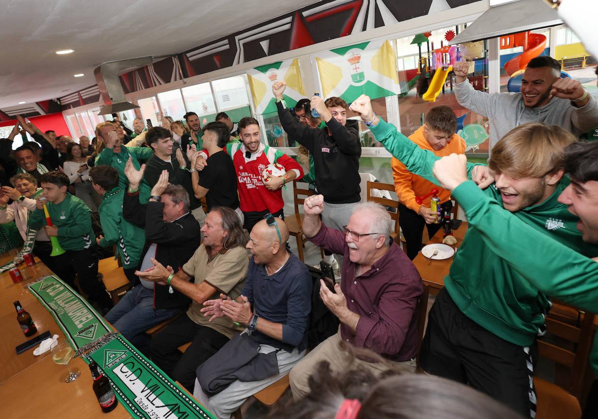 Los cerrateños celebran el cruce ante el Rayo.