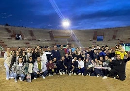 Foto de familia de los peñistas participantes en el Grand Prix.