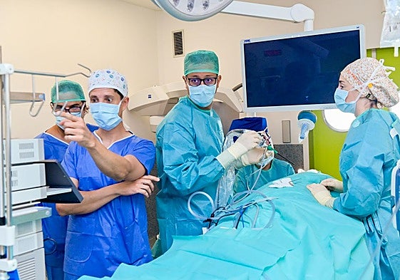 Radiografía de la profesión médica en Castilla y León: se jubilan hombres, entran mujeres