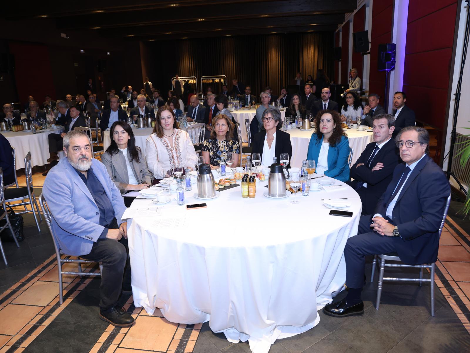 Carlos Aganzo, Marina Pérez, Mar Varela, Marta García, Charo López, Míriam Vinagre y Manuel Salgado