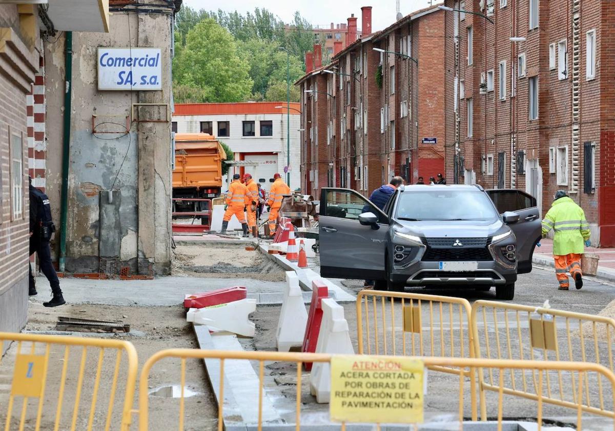 Obras de la calle Ebro en plena detención de la Policía Nacional.