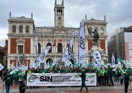 Manifestación convocada por CSIF, este jueves en la Plaza Mayor de Valladolid.