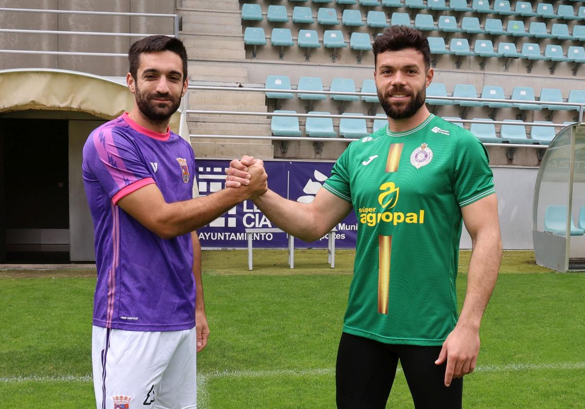 Guille y Jesús Torres estrechan sus manos este miércoles en La Balastera.