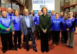 La reina Sofía visita el almacén del Banco de Alimentos de Segovia