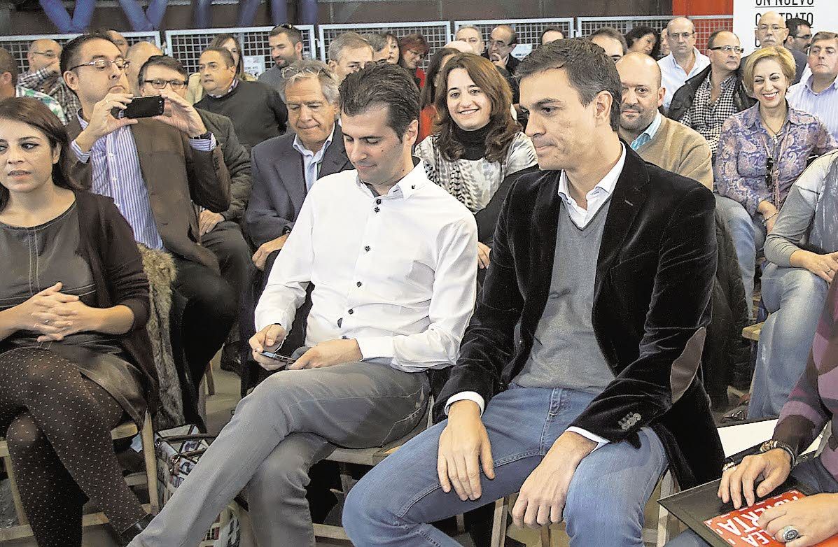 El secretario general del PSOE, Pedro Sánchez, participa en una asamblea ciudadana en Burgos junto a Luis Tudanca para elaborar el programa electoral para 2016