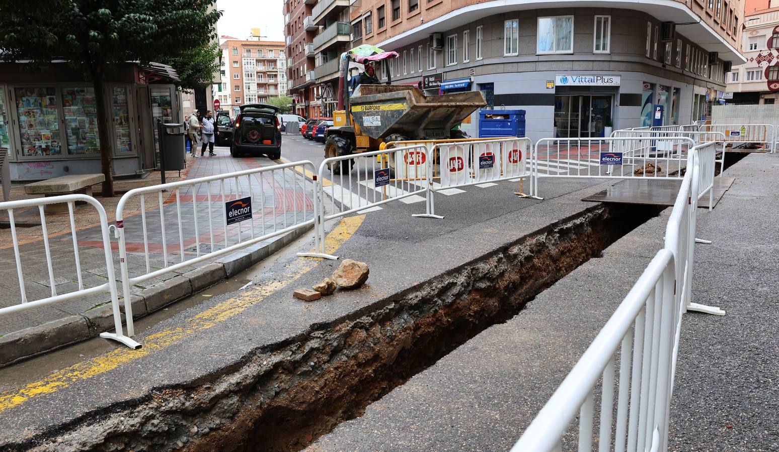 Las obras de la red de calor invaden el entorno de San Lázaro