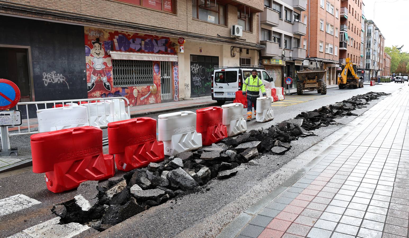 Las obras de la red de calor invaden el entorno de San Lázaro