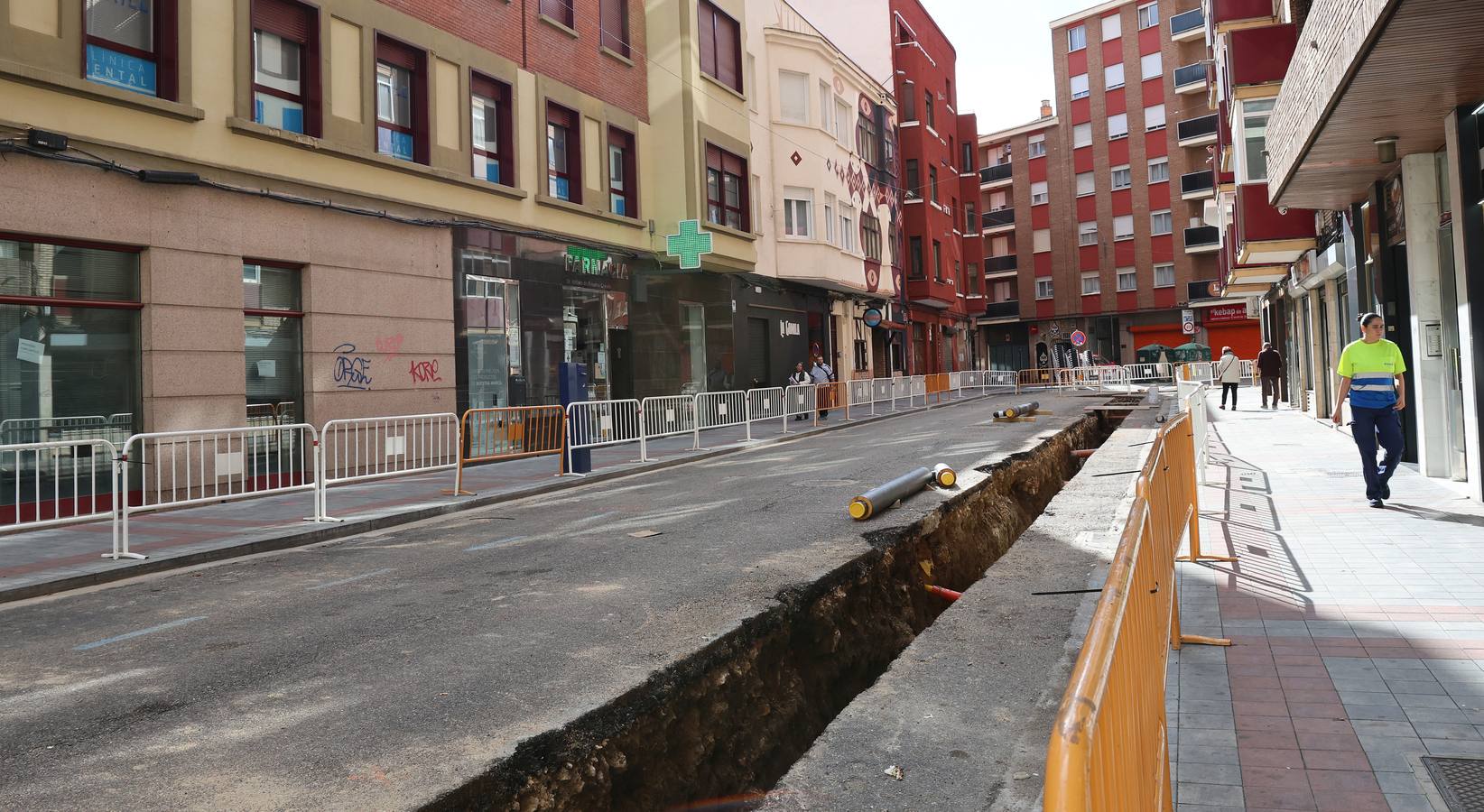 Las obras de la red de calor invaden el entorno de San Lázaro