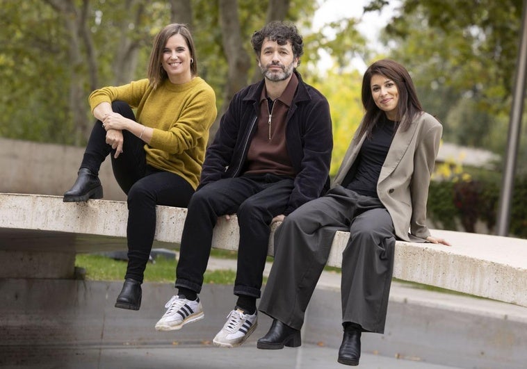 Los creadores de la serie 'Los años nuevos': Sara Cano, Rodrigo Sorogoyen y Paula Fabra.