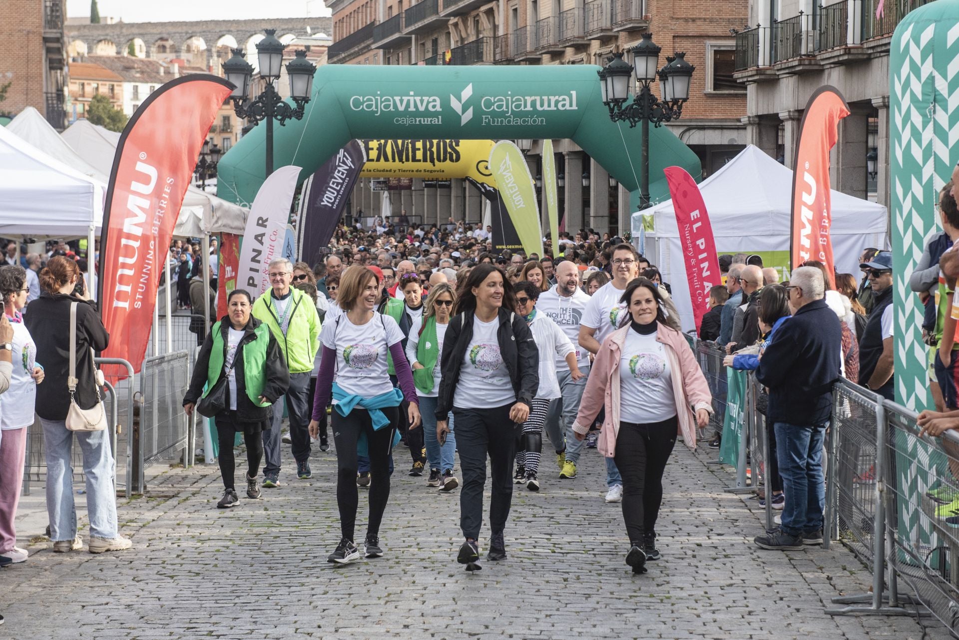 Fotografías de la marcha contra el cáncer de mama 2024