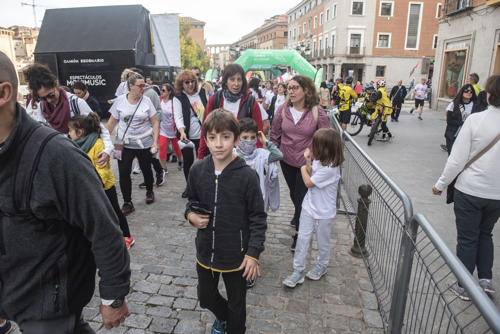 Fotografías de la marcha contra el cáncer de mama 2024