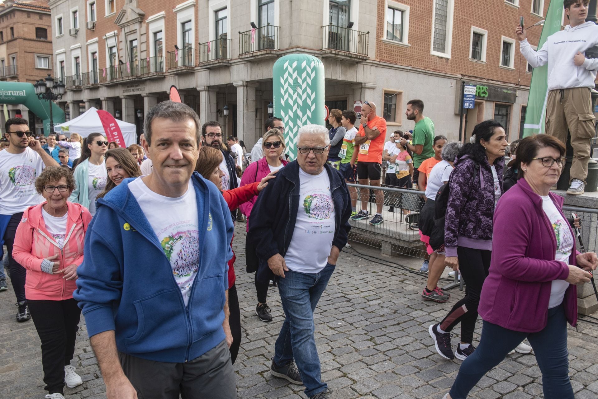 Fotografías de la marcha contra el cáncer de mama 2024