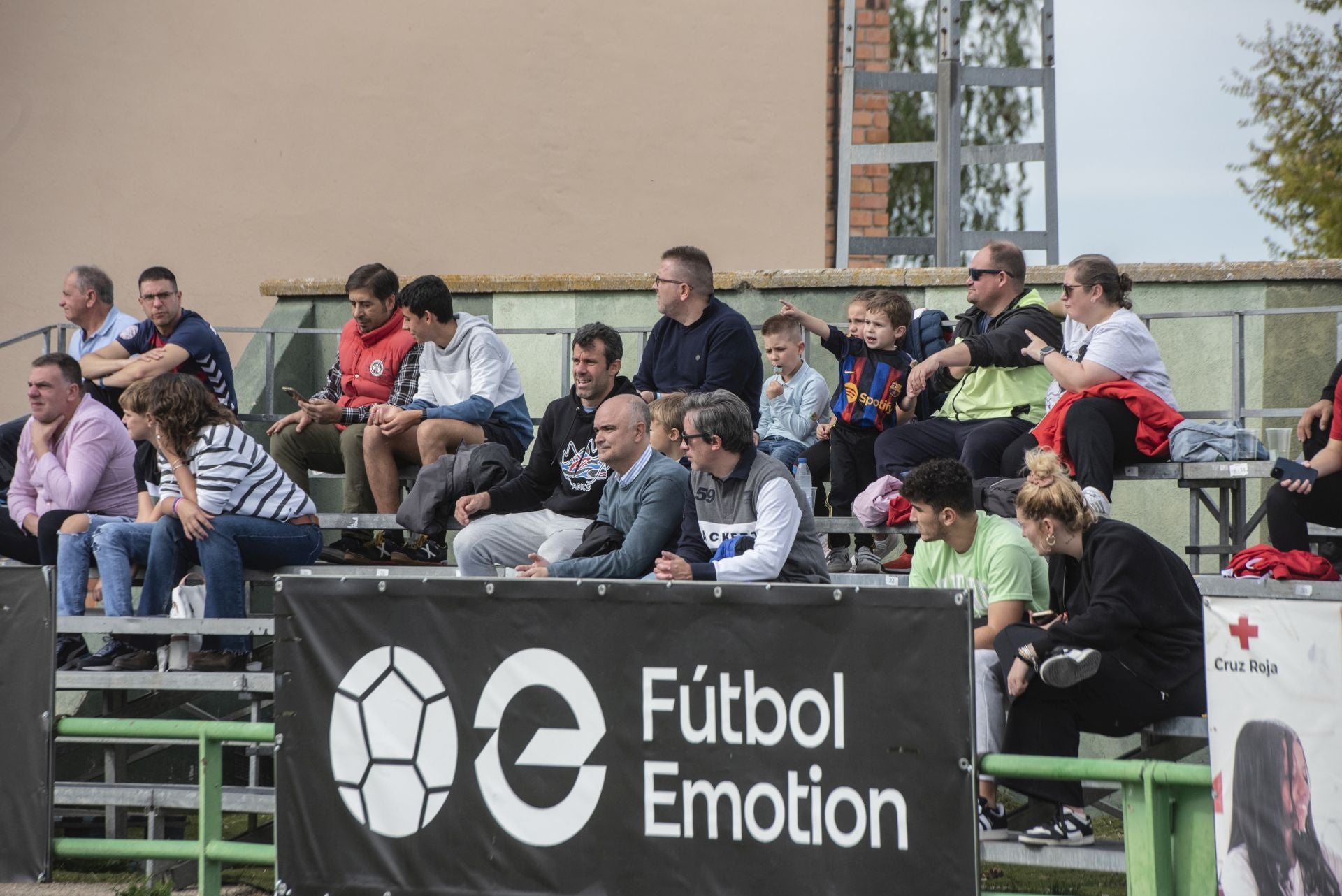 Búscate en las gradas de La Albuera durante el Segoviana vs Real Unión