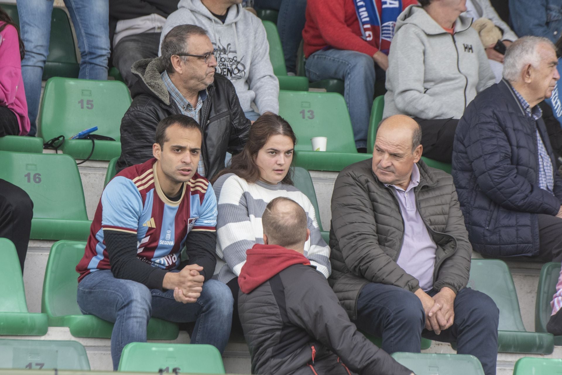 Búscate en las gradas de La Albuera durante el Segoviana vs Real Unión