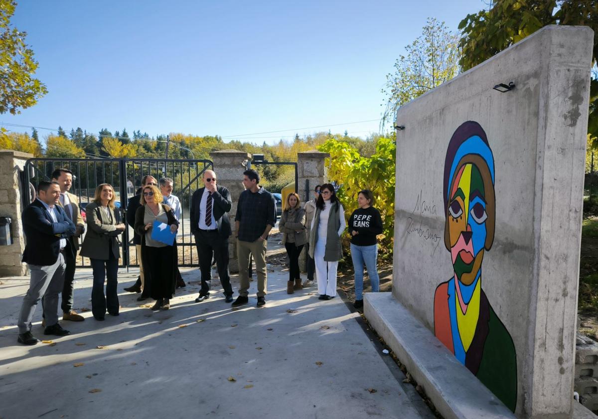 Autoridades y docentes visitan las obras finalizadas en el instituto de El Espinar.