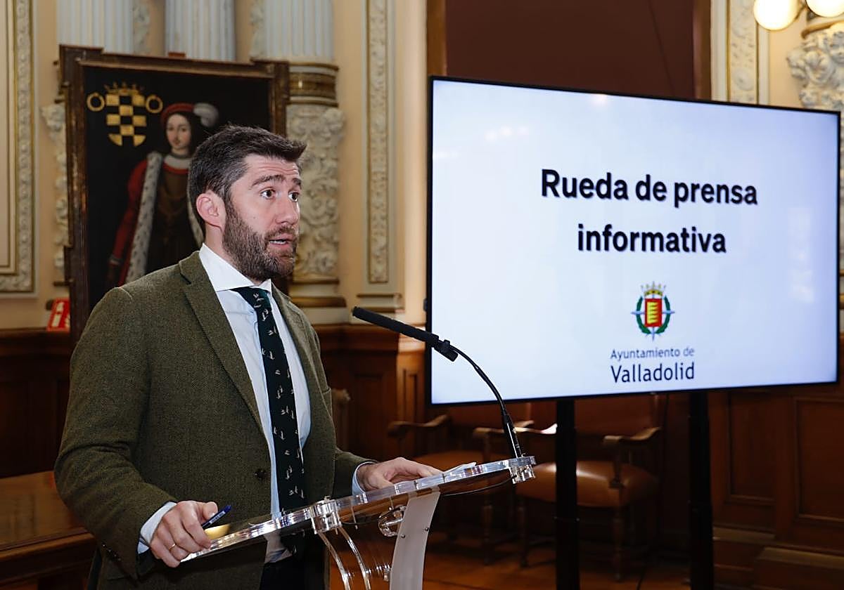 Concejal de Hacienda en el Ayuntamiento de Valladolid, Francisco Blanco Alonso, durante la presentación de la Oferta Pública de Empleo.