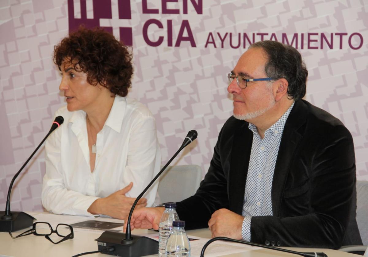 Julio César Miguel, presidente de Apetic, con la concejala de Impulso Económico, Judith Castro, este lunes en el Ayuntamiento.