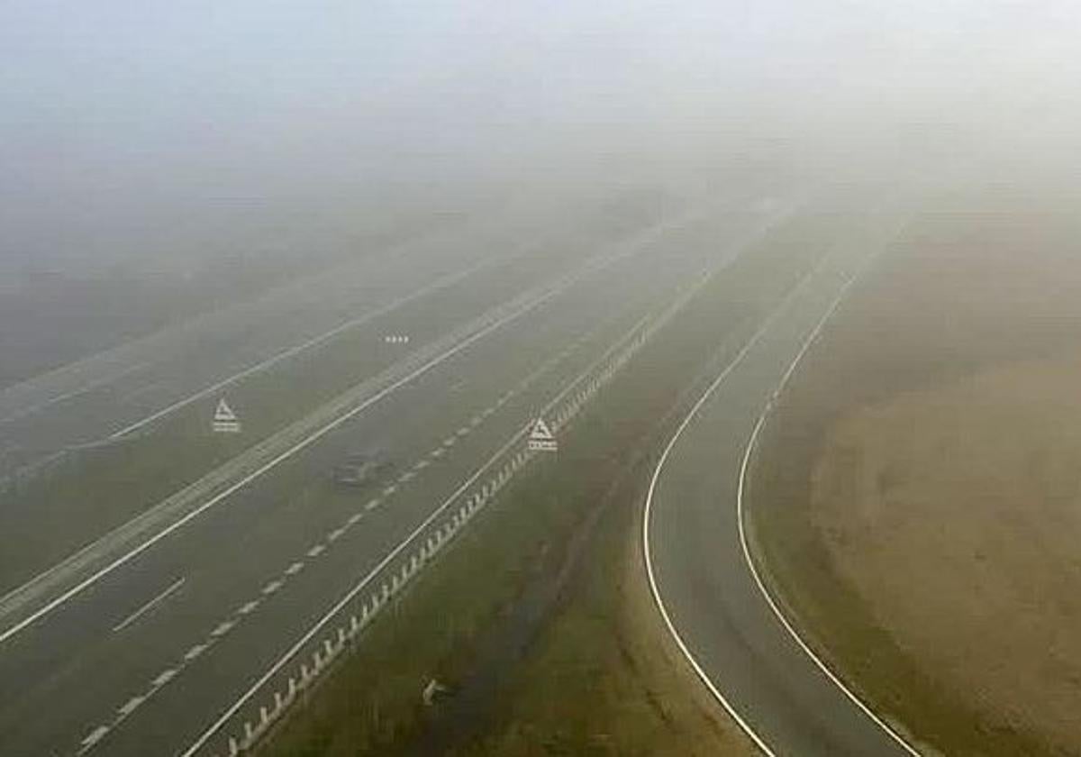 Niebla a la altura del kilómetro 178 de la A-6 en Tordesillas.