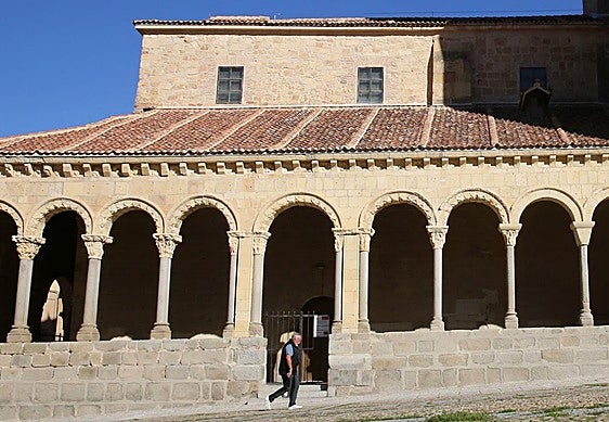 La fachada de la iglesia de San Esteban luce ya sin los andamios de las obras de la cubierta.