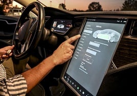 Los coches eléctricos en la actualidad son capaces de brindar autonomías de varios cientos de kilómetros, aunque la infraestructura no siempre cubre las necesidades.